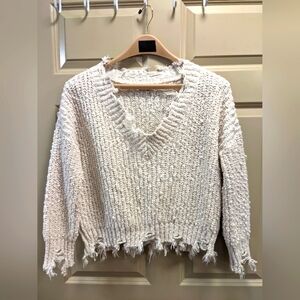 Miracle usa Chunky Distressed V-neck Sweater - size S/M